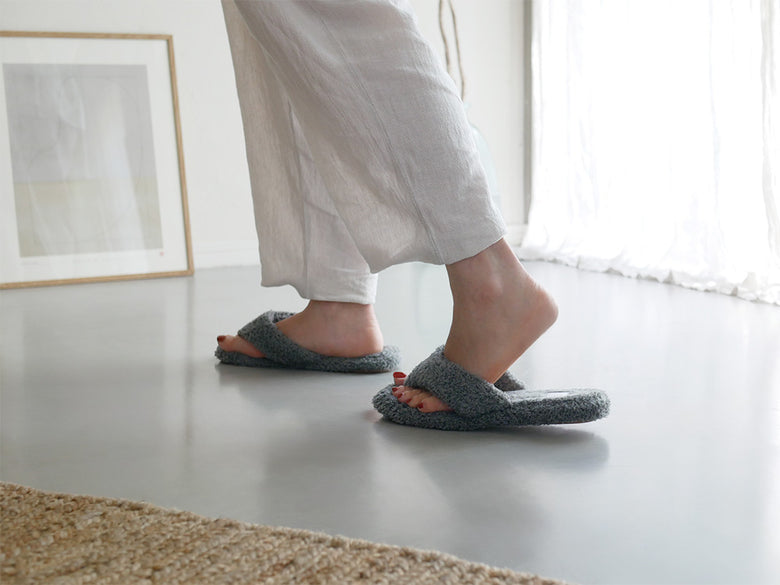 グレーとシルバーの抗菌防臭パイルサンダルスリッパ