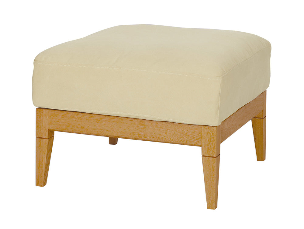 黄色の【adepeche/アデペシュ】soloソファーがリビングに配置されている画像