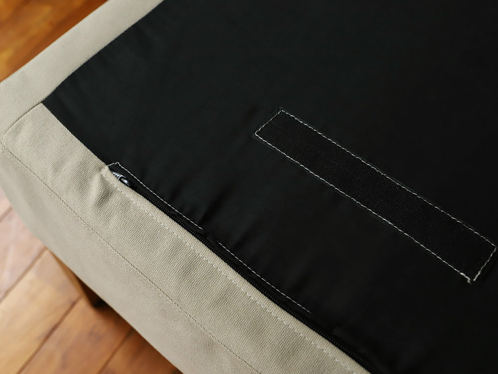 adepecheのソロ2.5シートソファ、グレーとブラウンのリネン織物を使用したデザイン