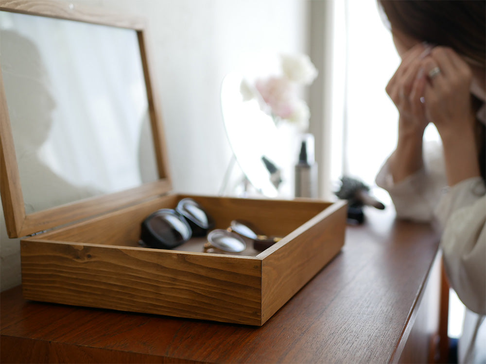 パイン材とガラスを使用したクレエのスタッキング可能なジュエリーボックス