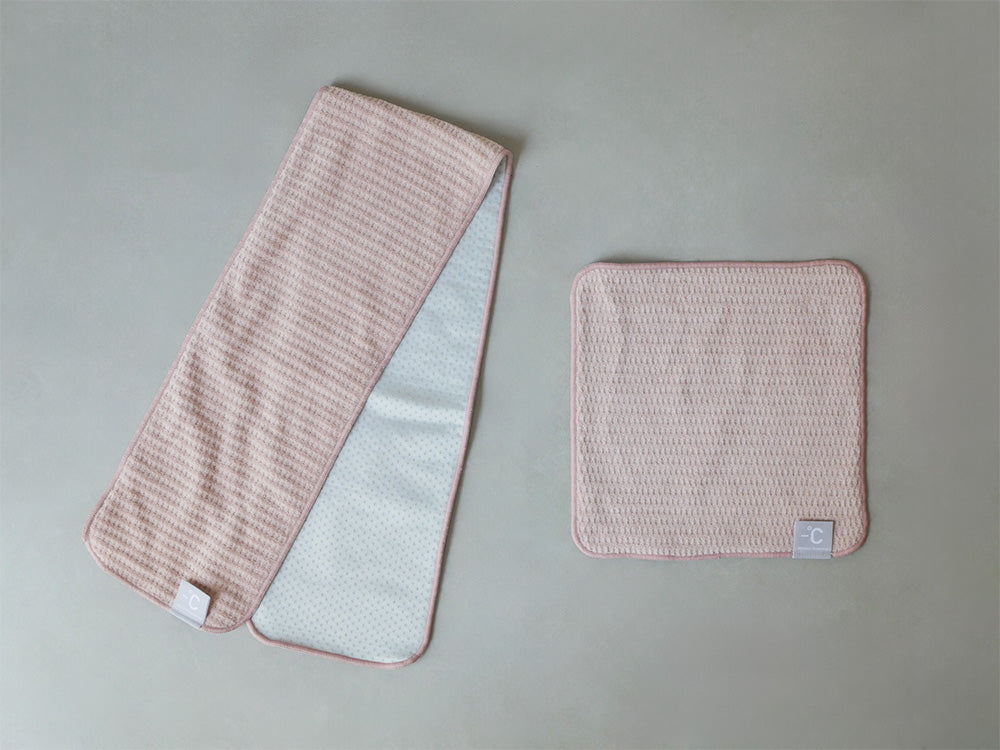 マイナスディグリーのピンク色ひんやり冷感今治産タオル、綿素材と丁寧なステッチが特徴