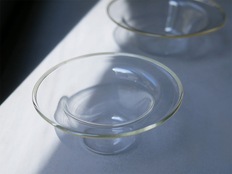 アクシス リュッケ ボウルM クリーム、透明な耐熱ガラス製の手作りハットボウル、直径160mm、高さ50mm