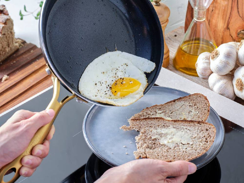 グリーンパン ストゥディオシリーズの20cm、26cm、28cmフライパンとエッグパン、ステンレスガラス蓋が揃った調理器具セット