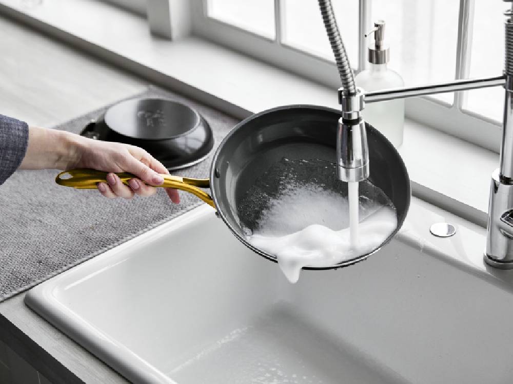 グリーンパン ストゥディオシリーズのフライパン、エッグパン、ガラス蓋が揃ったキッチン用調理器具セット