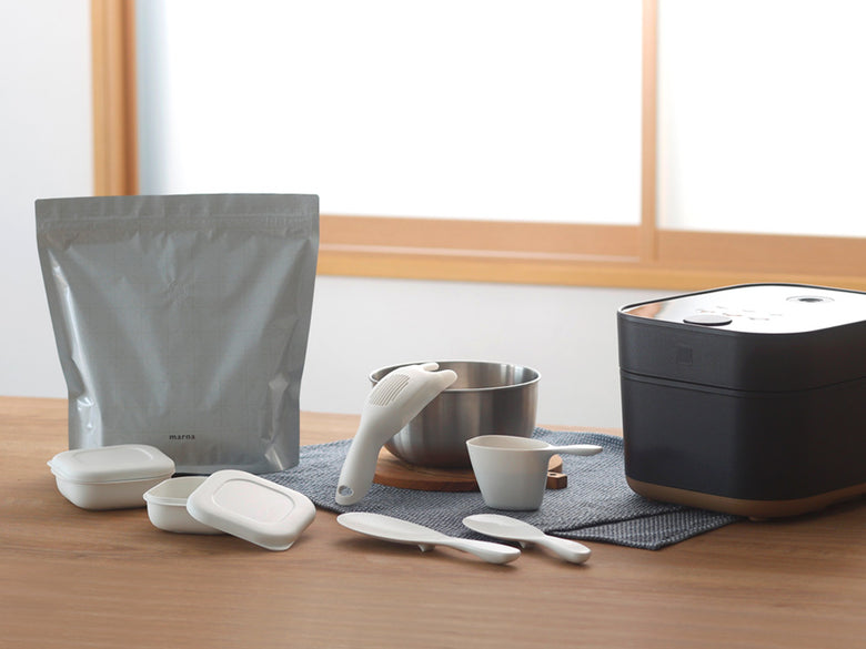 marna（マーナ）の極お米保存袋2枚セット。ポリエチレンとアルミニウム素材で作られ、3.6リットルの容量を持つ日本製の鮮度保持用お米保存袋