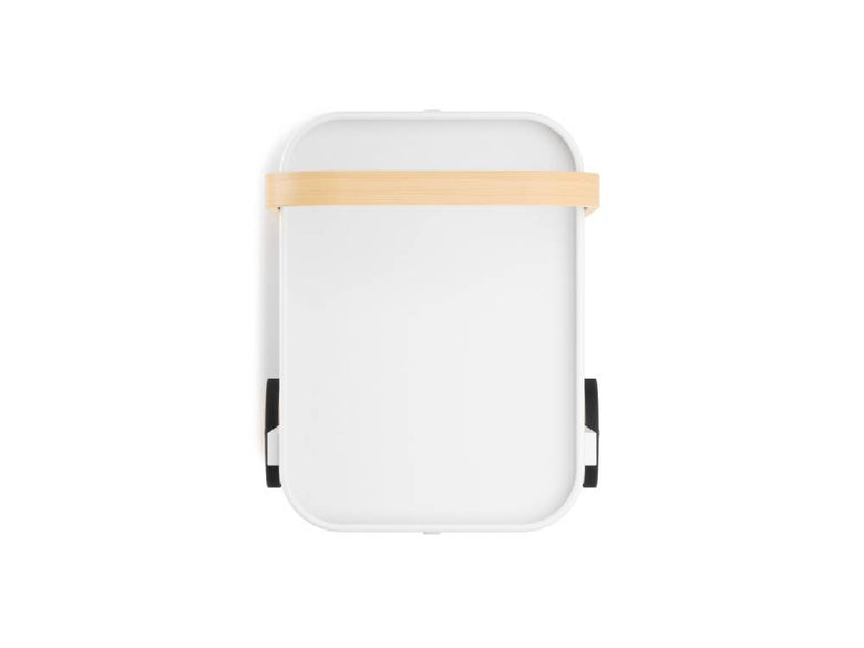 アンブラのベルウッド サービングカート。天然木とスチールを使用した白とナチュラルカラーのスタイリッシュなカート。