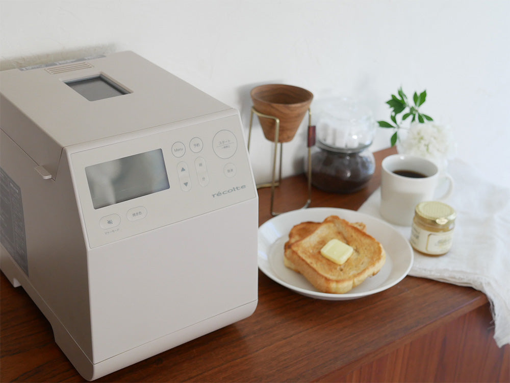 レコルトのコンパクトベーカリー本体と付属品の画像