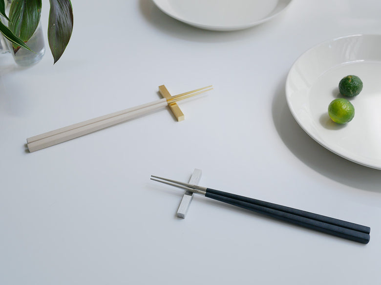 【Cutipol（クチポール）】KUBEシリーズのブラックシルバーお箸と箸置きのセット