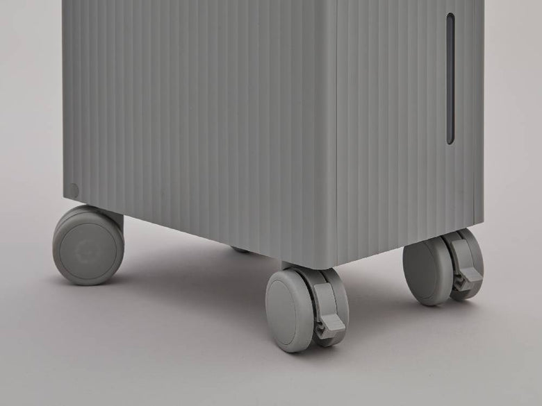 銀色のABS樹脂製カドー除湿機 ROOT 7200の本体画像