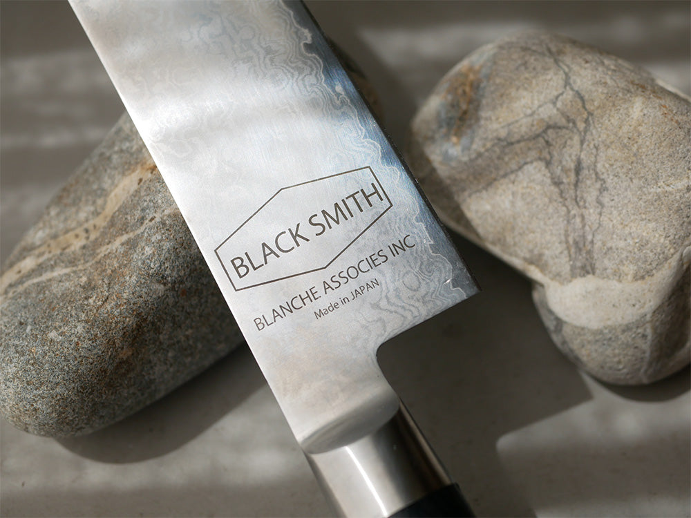 TOOLS ブラックスミスシリーズのダマスカス鋼製シルバーキッチンナイフ