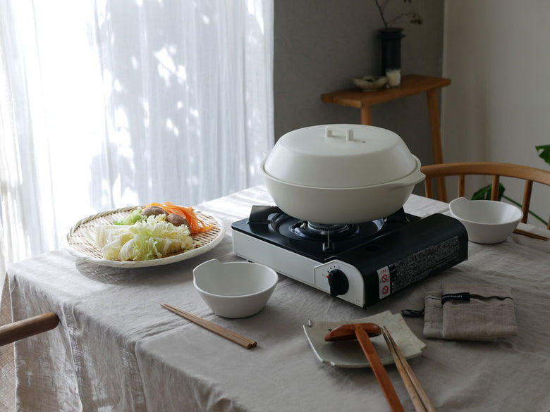 キントー KAKOMI 直火土鍋1.2L ホワイト、耐熱陶器製で蓋付き、直火や電子レンジに対応