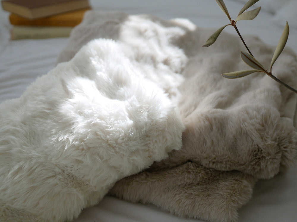 QUADSクワッズの掛敷両用電気毛布 toron、柔らかなポリエステル素材で暖かさを提供するテキスタイル製品