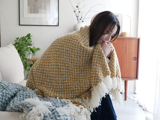 shesay（シセイ）のレジャリーウールブランケット、繊細な編み模様が施された柔らかい90％ウール製の織物