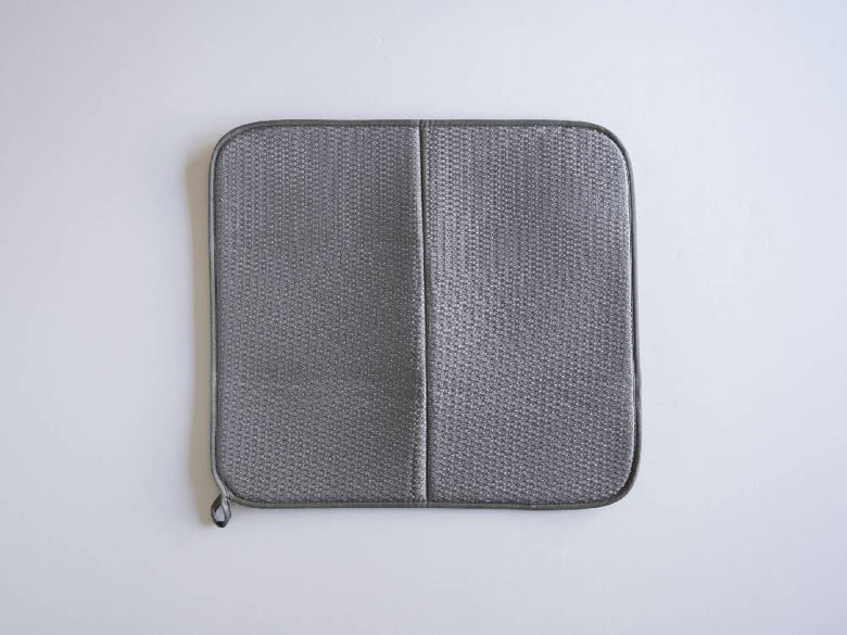 bws SELECTIONのすっきり暮らす水切りマット、ポリエステル製のグレー色でサイズ約W450×D410mmの製品画像