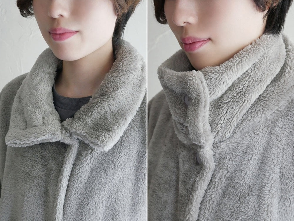 Le boisルームウエアシリーズの黒色フード付き毛皮ジャケット。冬に適した暖かい外套