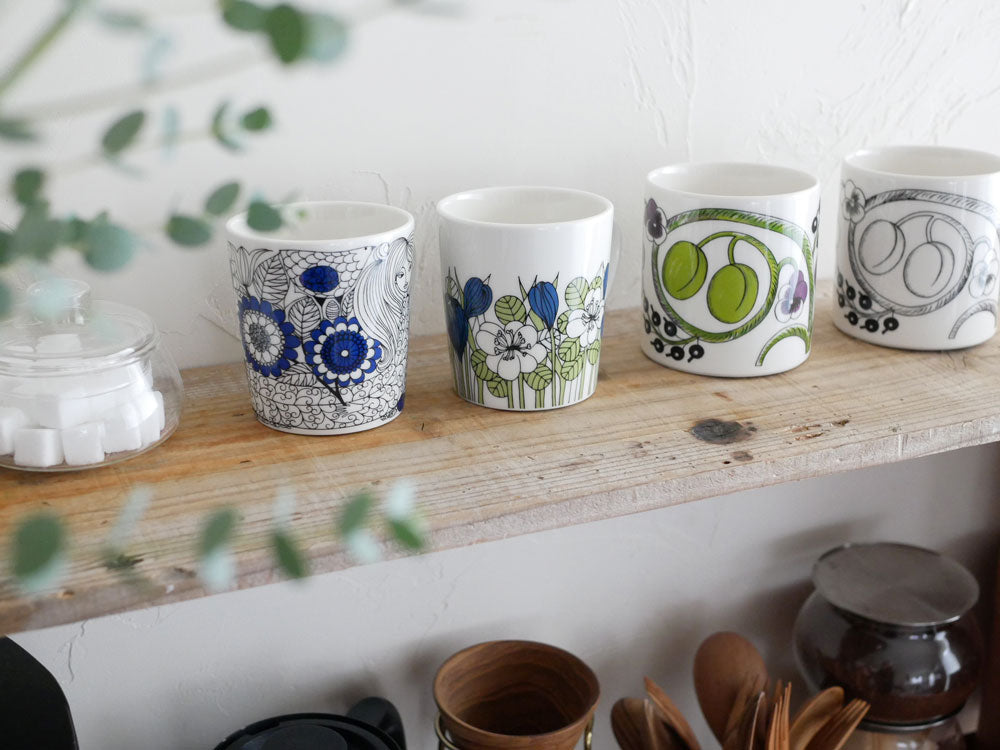 アラビアデザインマグシリーズの磁器製コーヒーマグカップ