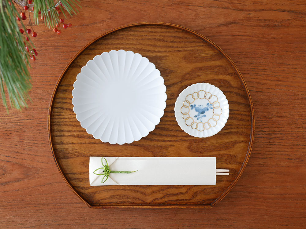 「ADVAITA」箸置き付き祝箸 松竹梅の3膳セット。美濃和紙の箸袋とひのき製の箸が含まれています。