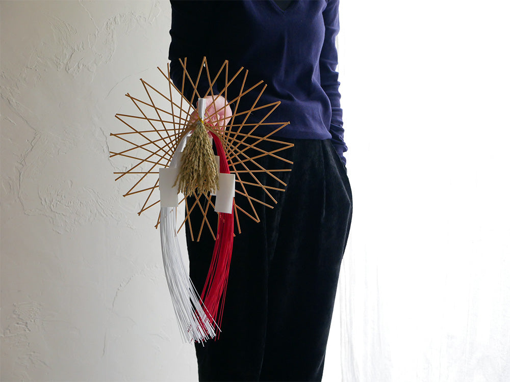 竹や稲を使用した輪弧編み水引リース