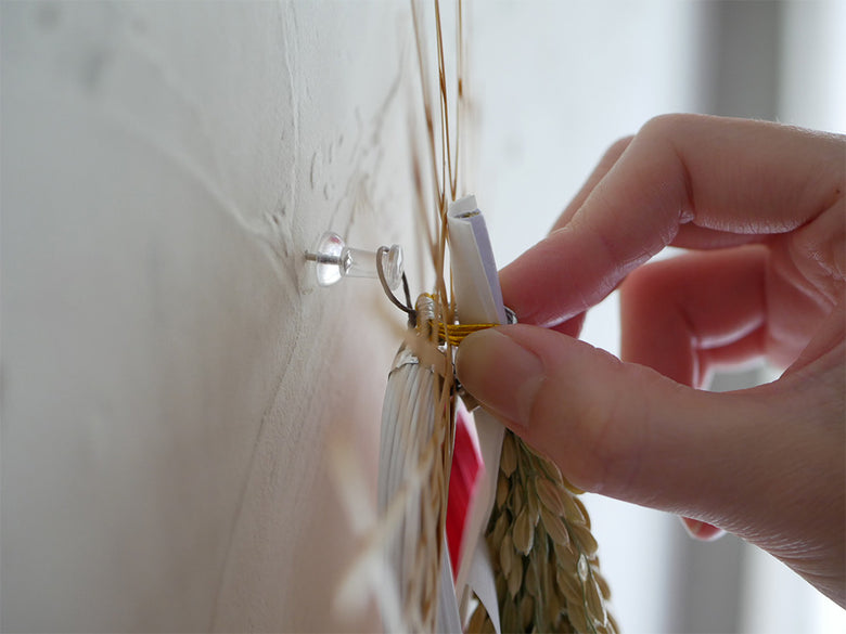 竹、稲、紙、針金を用いた公長斎小菅の輪弧編み水引リースの詳細写真