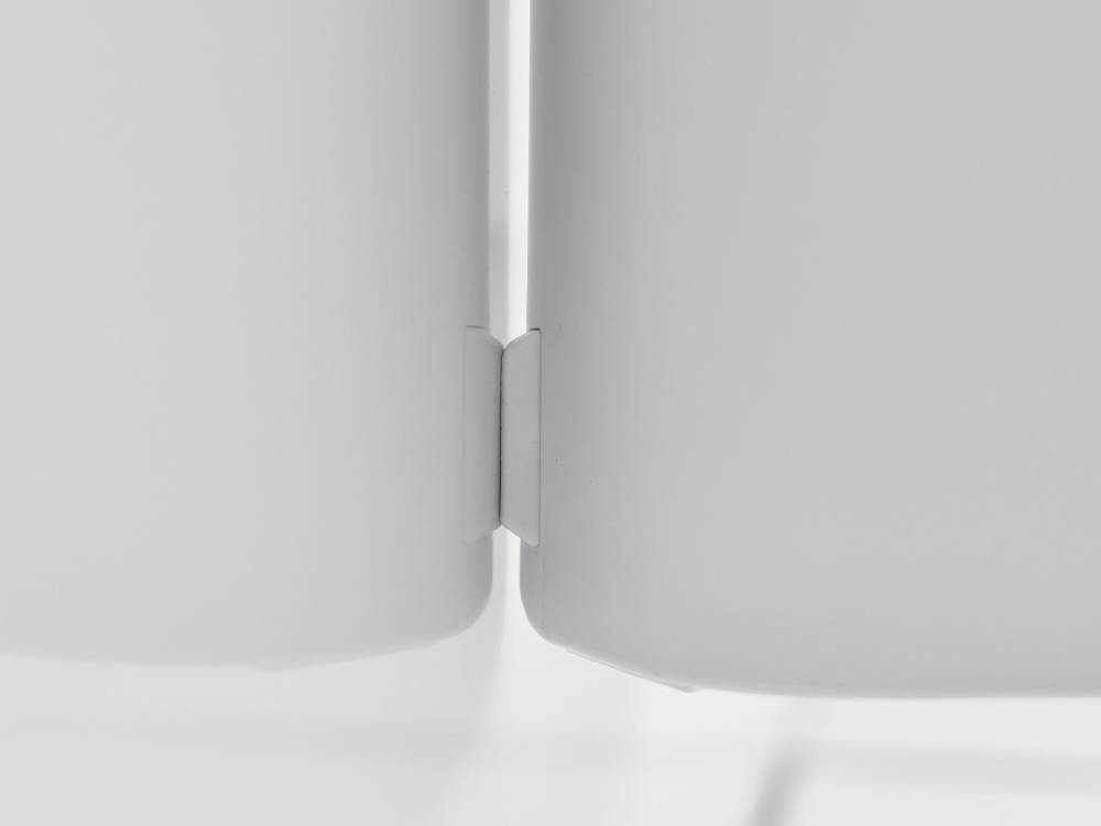 白とシルバーのプラスチック製デザインが施されたタワー洗いやすいマグネット風呂イス