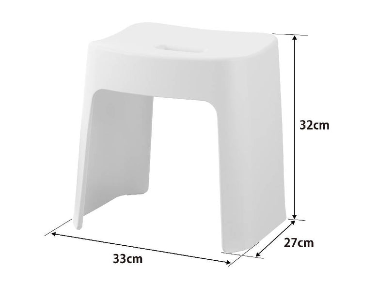 白色のプラスチック製マグネットステップスツール。浴室の壁に取り付ける踏み台です。
