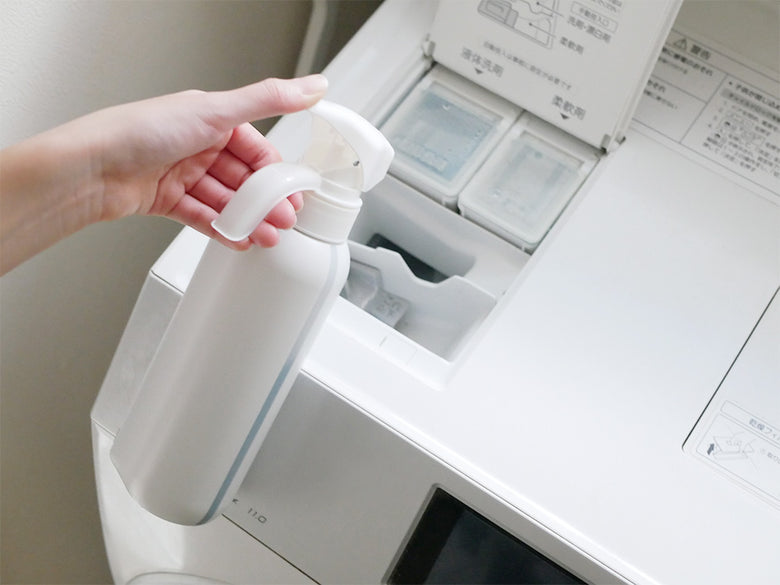 リッチェルの片手で計量可能なマグネット付き液体洗剤ボトル（ポリエチレン製、500ml）