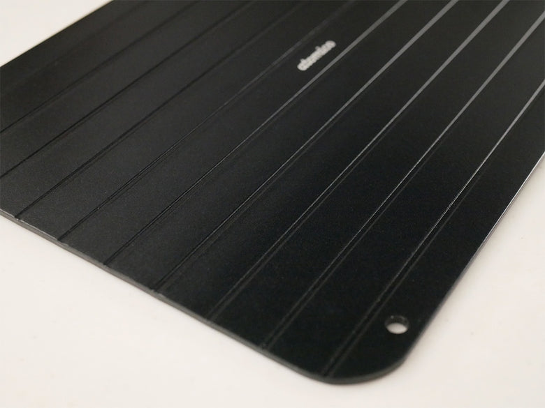 シービージャパン製アルミニウム解凍プレート、サイズSとMが並んでいる画像