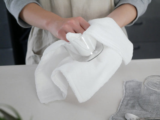 白雪ふきんの綿とレーヨンで作られたキッチンタオルが整然と並べられた家庭用用品の画像