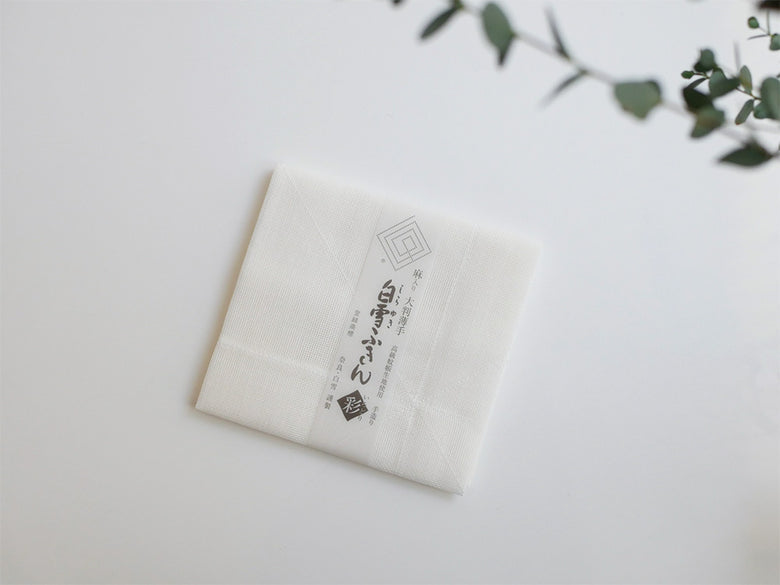 白雪ふきんの白色ハンカチとナプキンが並んでいる画像