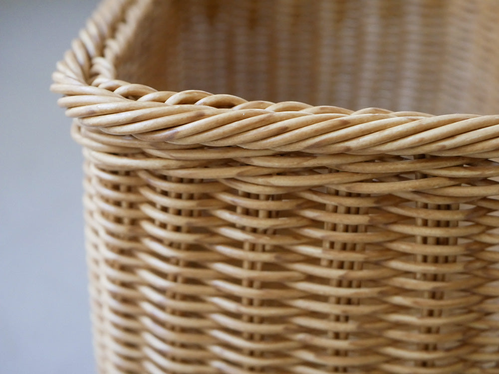 クレエの洗えるナイールストレージバスケット。自然素材の籐製で持ち手が付いた家庭用収納バスケット。