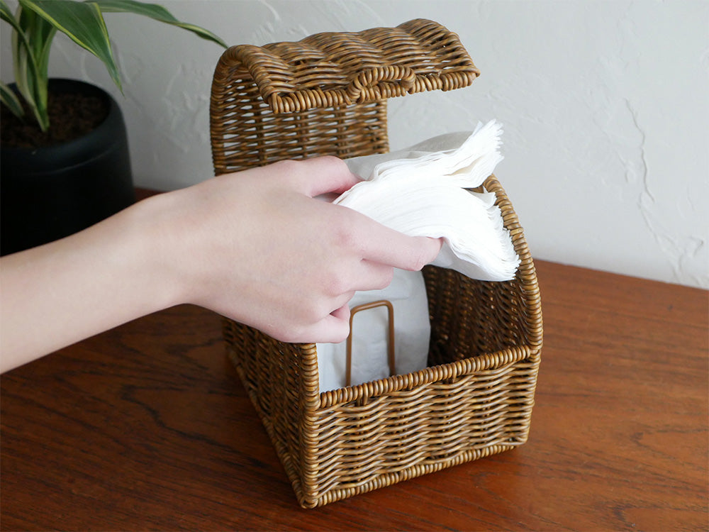 クレエ ユティル洗えるコンパクトティッシュケース。自然素材の籐製で家庭用ナプキンホルダーやティッシュ収納に最適なバスケット
