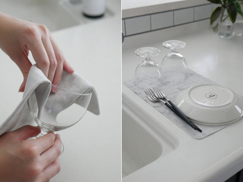 キッチンシンクの上に配置された皿、カトラリー、スポンジなどの食器類