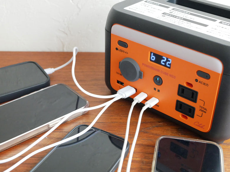 パワーバンクキューブネオとソーラーパネルのセット