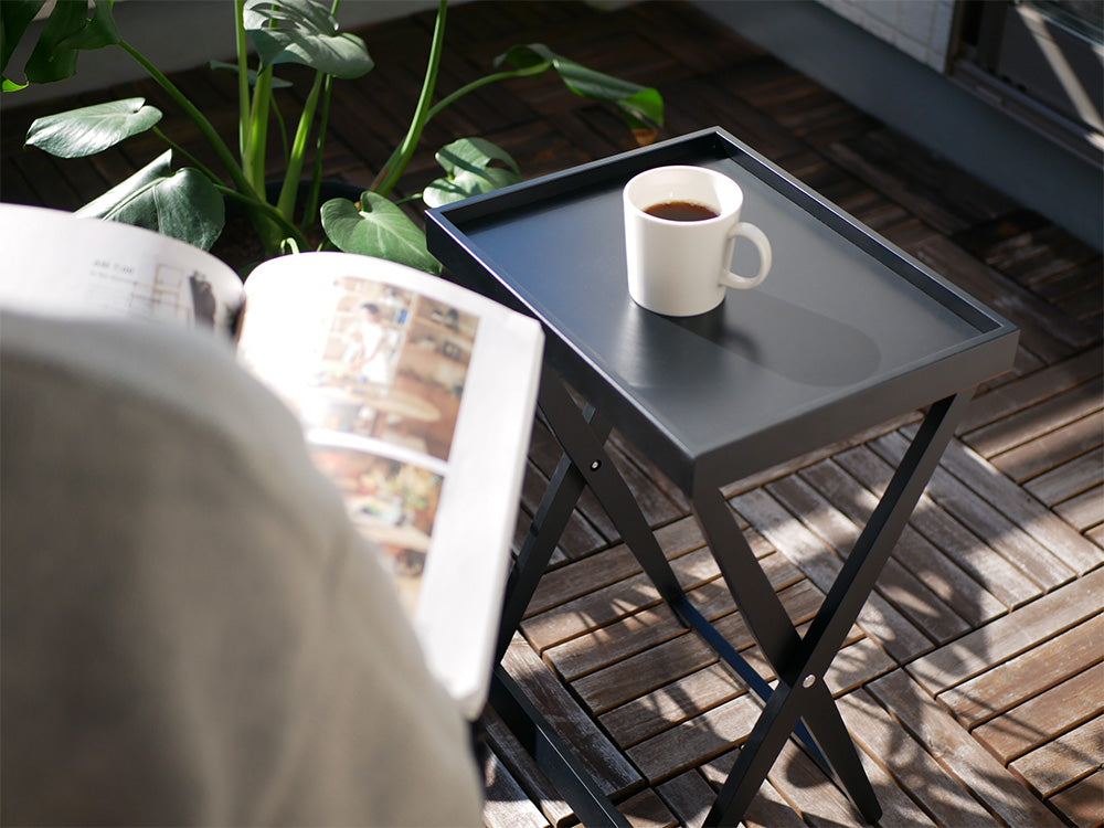 タカハシ産業のたためるサイドテーブル、バーチプライウッド製の折りたたみ可能なコーヒーテーブル