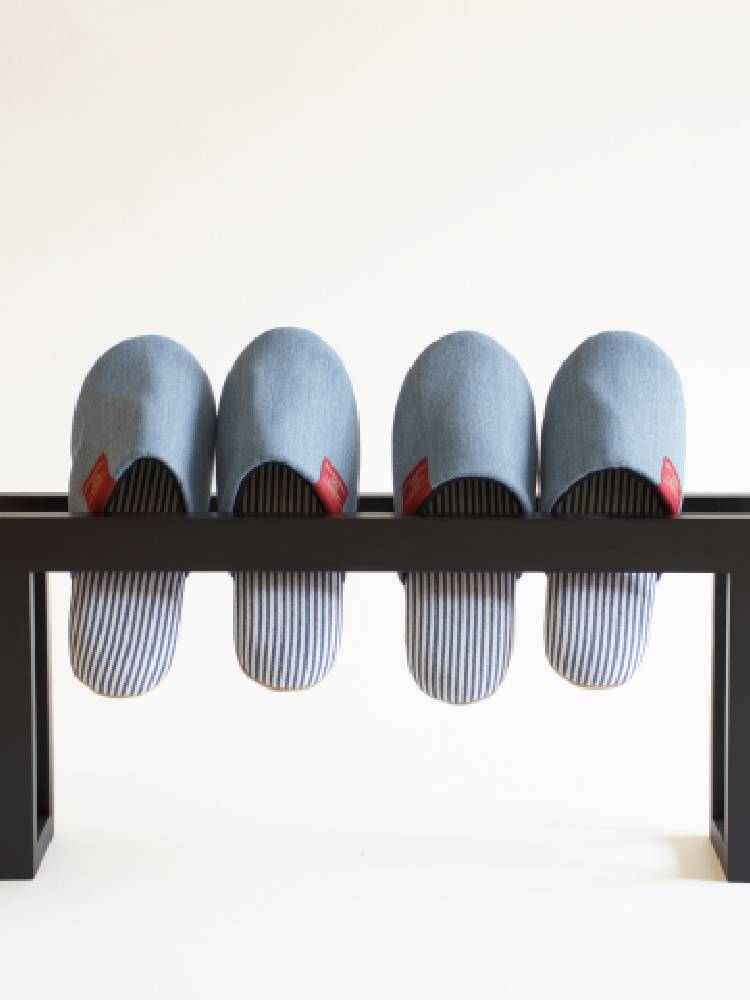 タカハシ産業のスリッパラックKOF ナチュラル、樺プライウッド製でウレタン塗装された家庭用収納ラック