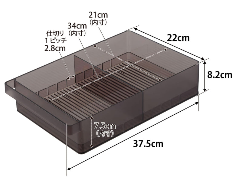 タワー型の冷蔵庫中収納ケースが冷蔵庫内に整然と配置されている様子