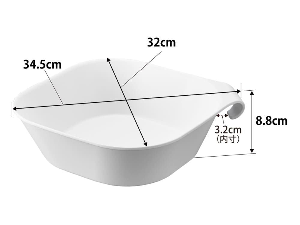 白いマグネット＆引っ掛け湯おけ「タワー」と、陶器風のデザイントレイおよびミキシングボウルがキッチンに並べられています。