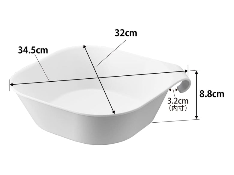 白いマグネット＆引っ掛け湯おけ「タワー」と、陶器風のデザイントレイおよびミキシングボウルがキッチンに並べられています。