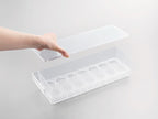 ポリスチレン製の蓋付きタワー型卵ケース。冷蔵庫内に14個の卵を収納できるデザイン