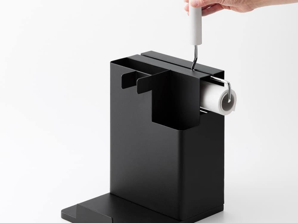 「tower」スティッククリーナーと各種ツールを収納するスチール製シリンダー型オーガナイザー