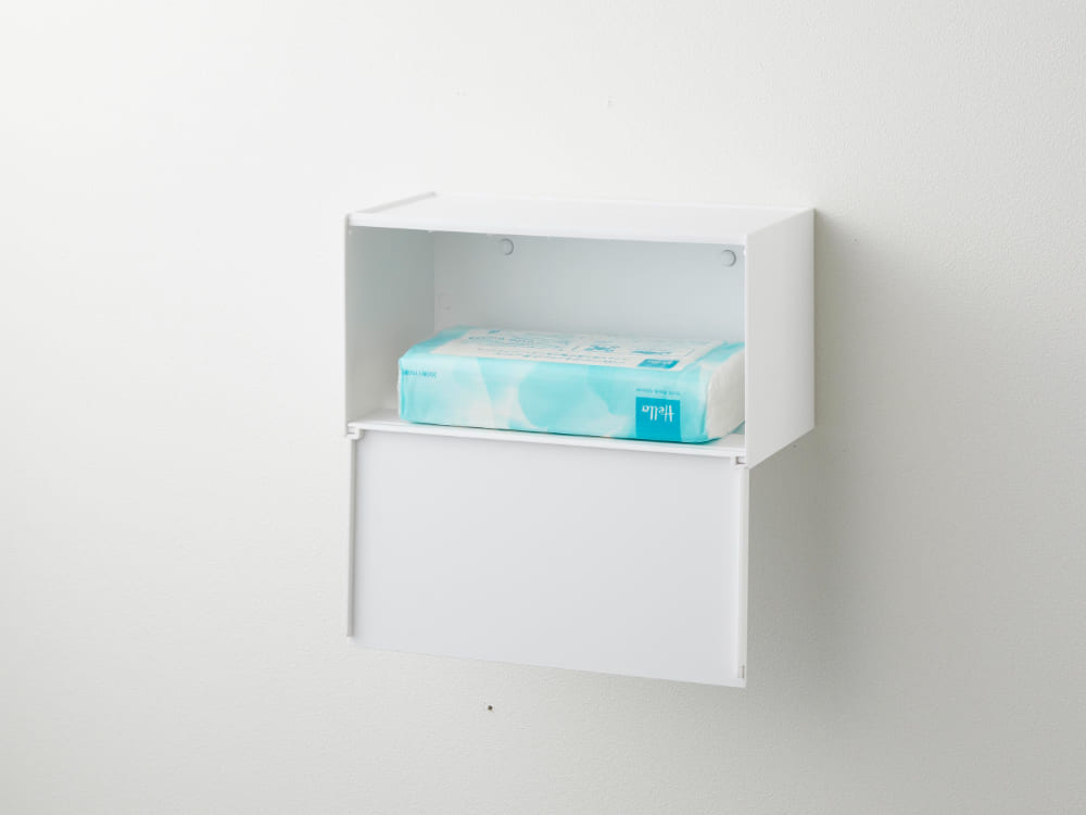 家庭用プラスチック棚に置かれたタワー型石こうボード壁対応ペーパータオルディスペンサー