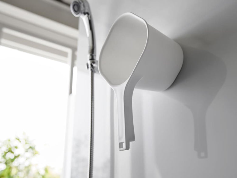 シルバー色のタワー型マグネット手おけ、プラスチック製でスチール壁面に取り付け可能な壁掛け収納ラック