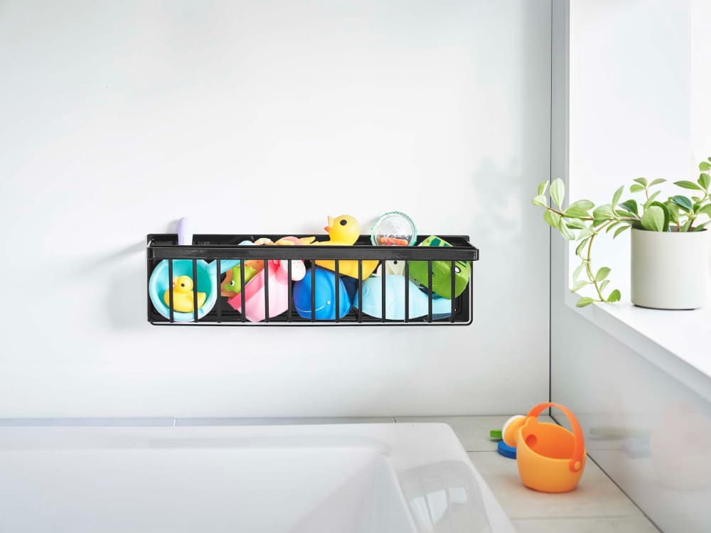 タワー型マグネットバスルームバスケット。スチール製で壁に取り付け可能、フック2つ付き。