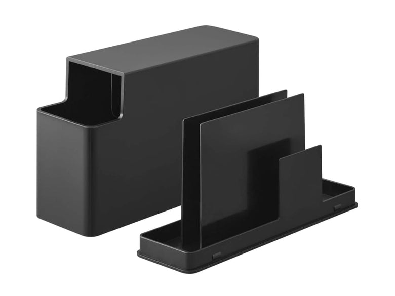 【tower / タワー】スリムプラスチックバッグケースの外観。透明なABS樹脂でコンパクトにデザインされた収納ケース。