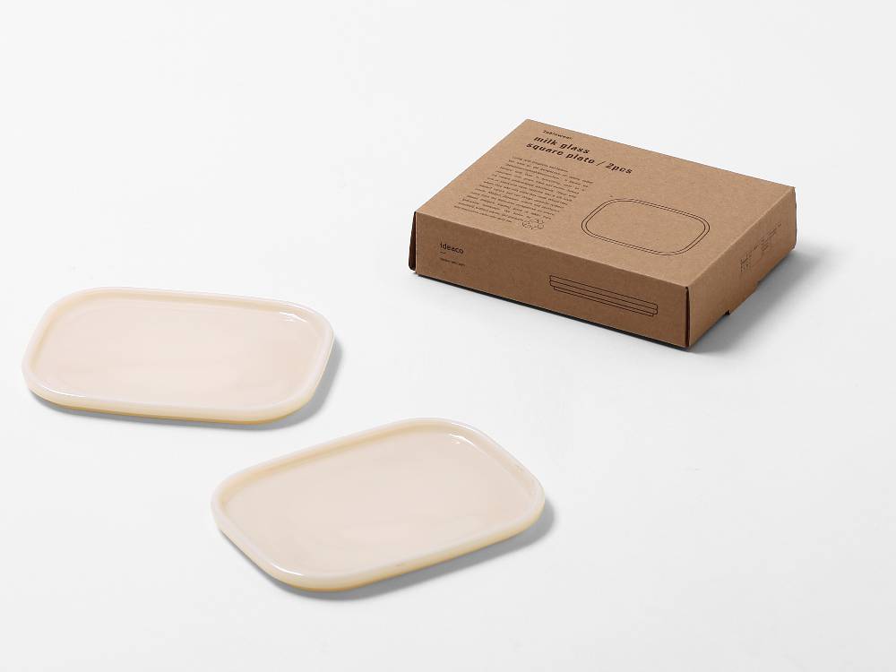 ideacoのホウケイ酸ガラス製四角プレート2枚セットがトレイに並べられた図