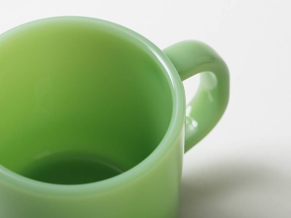 ホウケイ酸ガラス製のミルクグラスマグカップ2個セットの写真