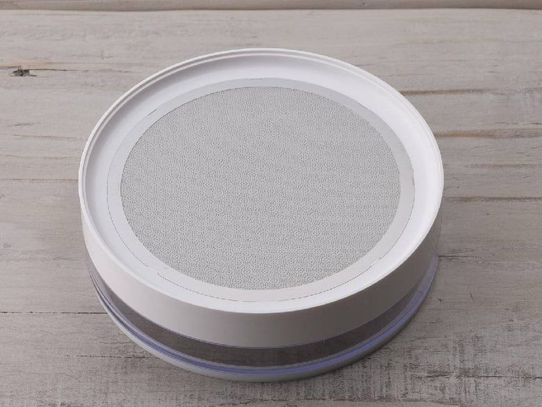 日本製【SELECT100】薬味おろし。18-8ステンレスの刃と耐熱ABS樹脂製ボディを備えた10cmサイズのおろし器