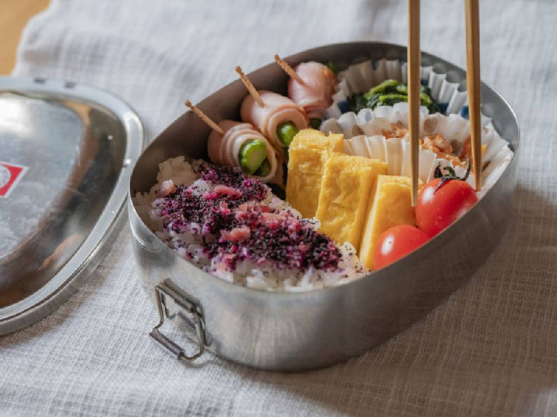 ビーワースセレクションの鉄フライパンで調理されたランチ