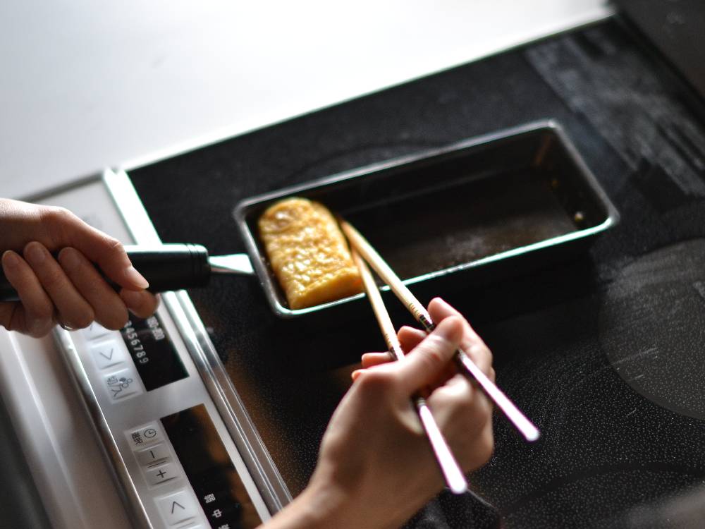 天然木取っ手付きの鉄製卵焼き器