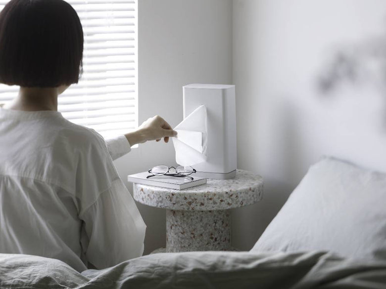 marnaマーナの倒れない片手でサッと使える吸盤付きABS製ティッシュケース